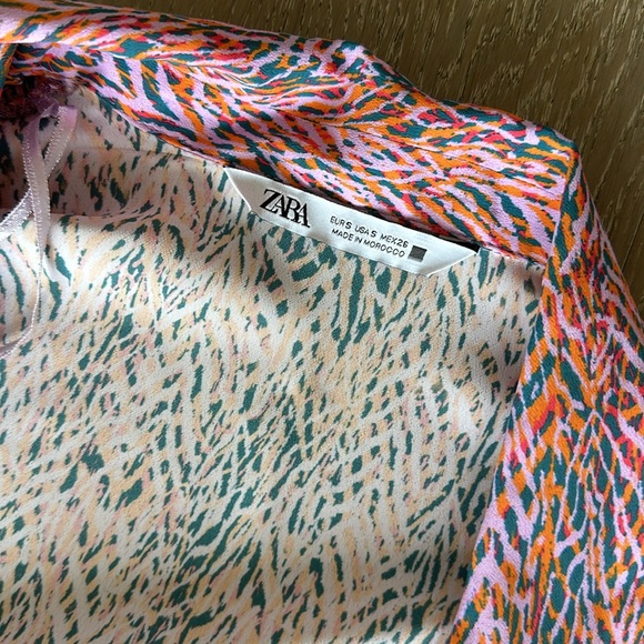 Zara Printed Blouse with Buckle NWOT - Picture 3 of 5
